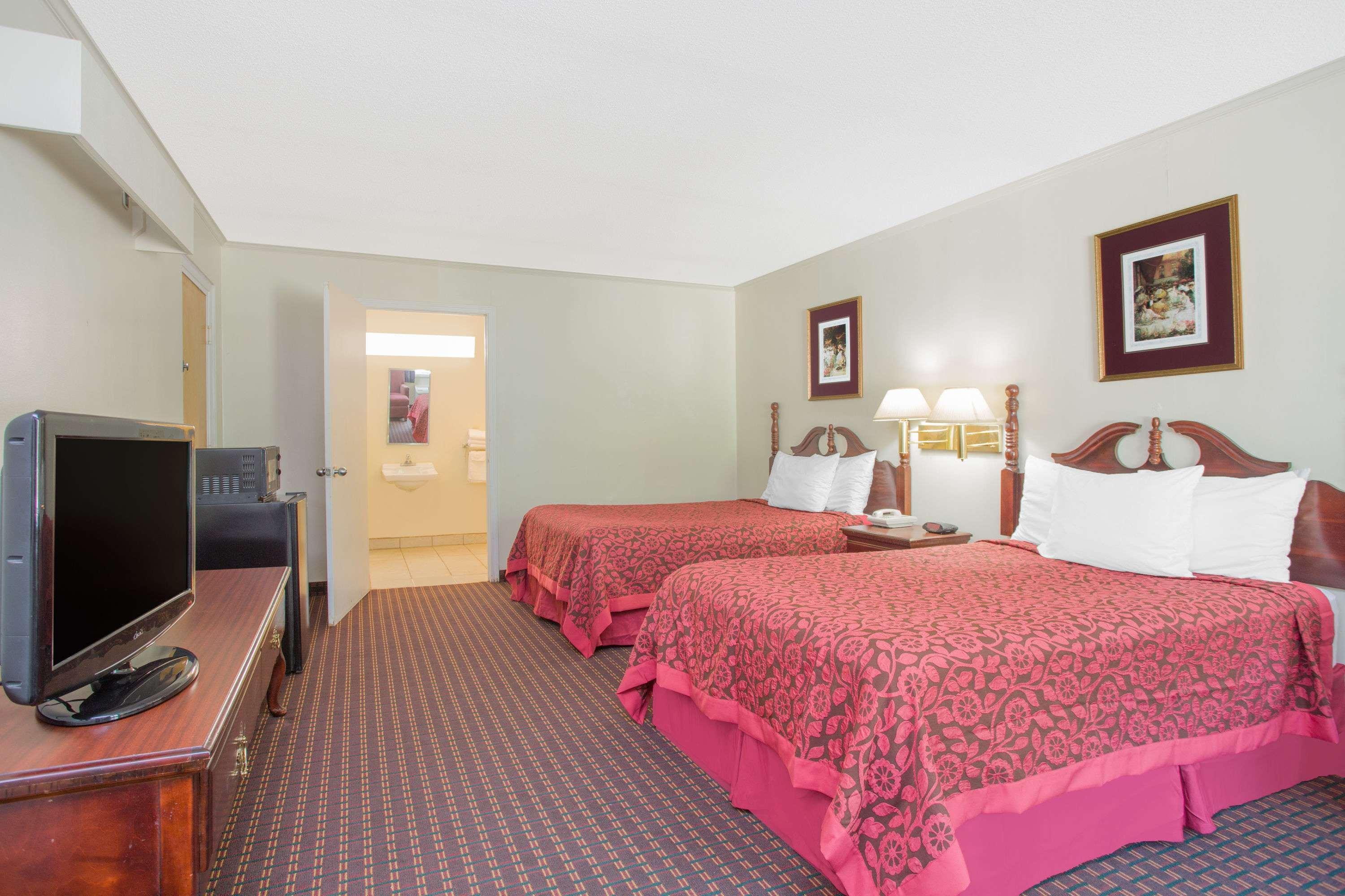 Days Inn Milledgeville Exterior photo