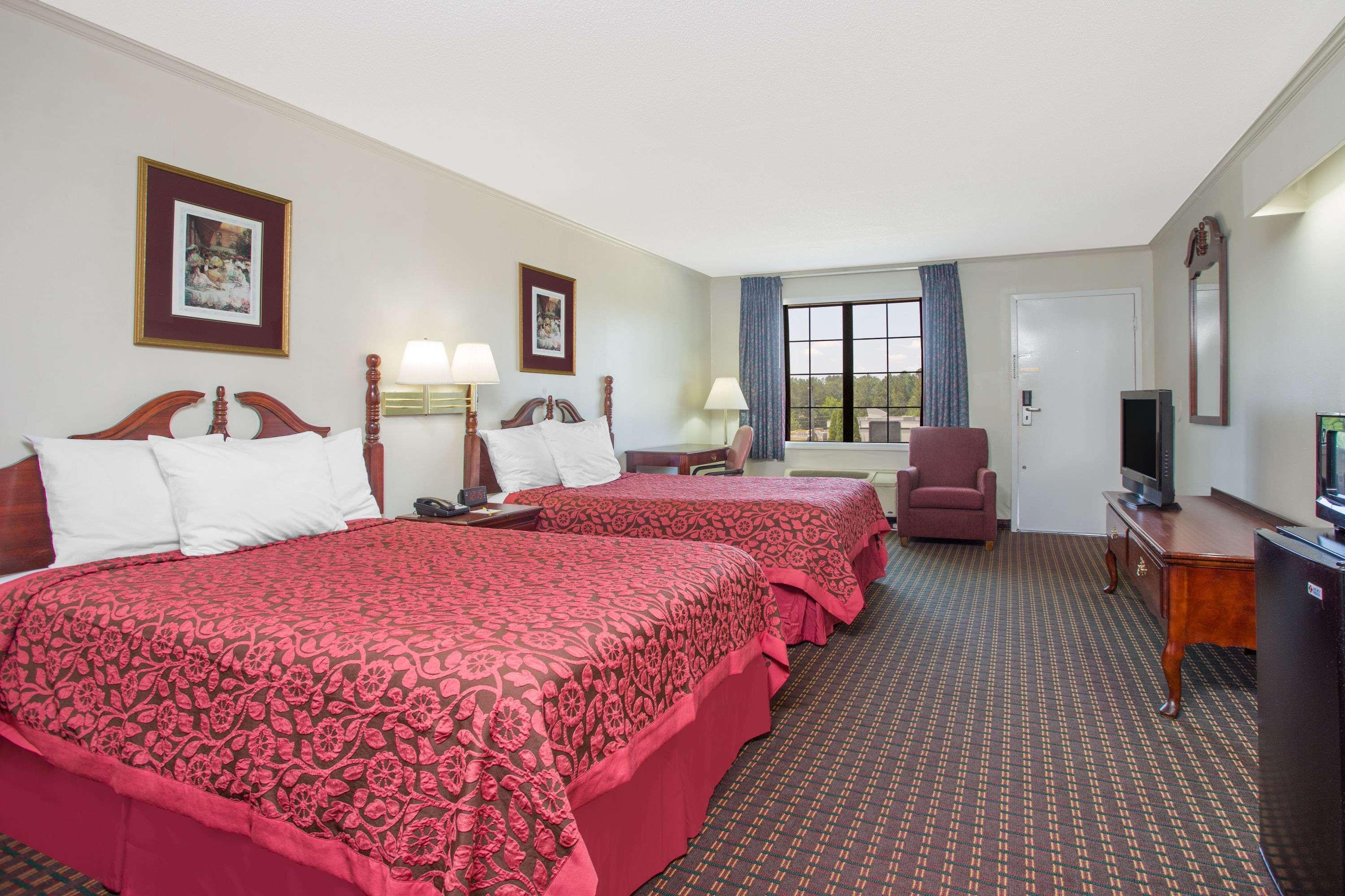 Days Inn Milledgeville Exterior photo