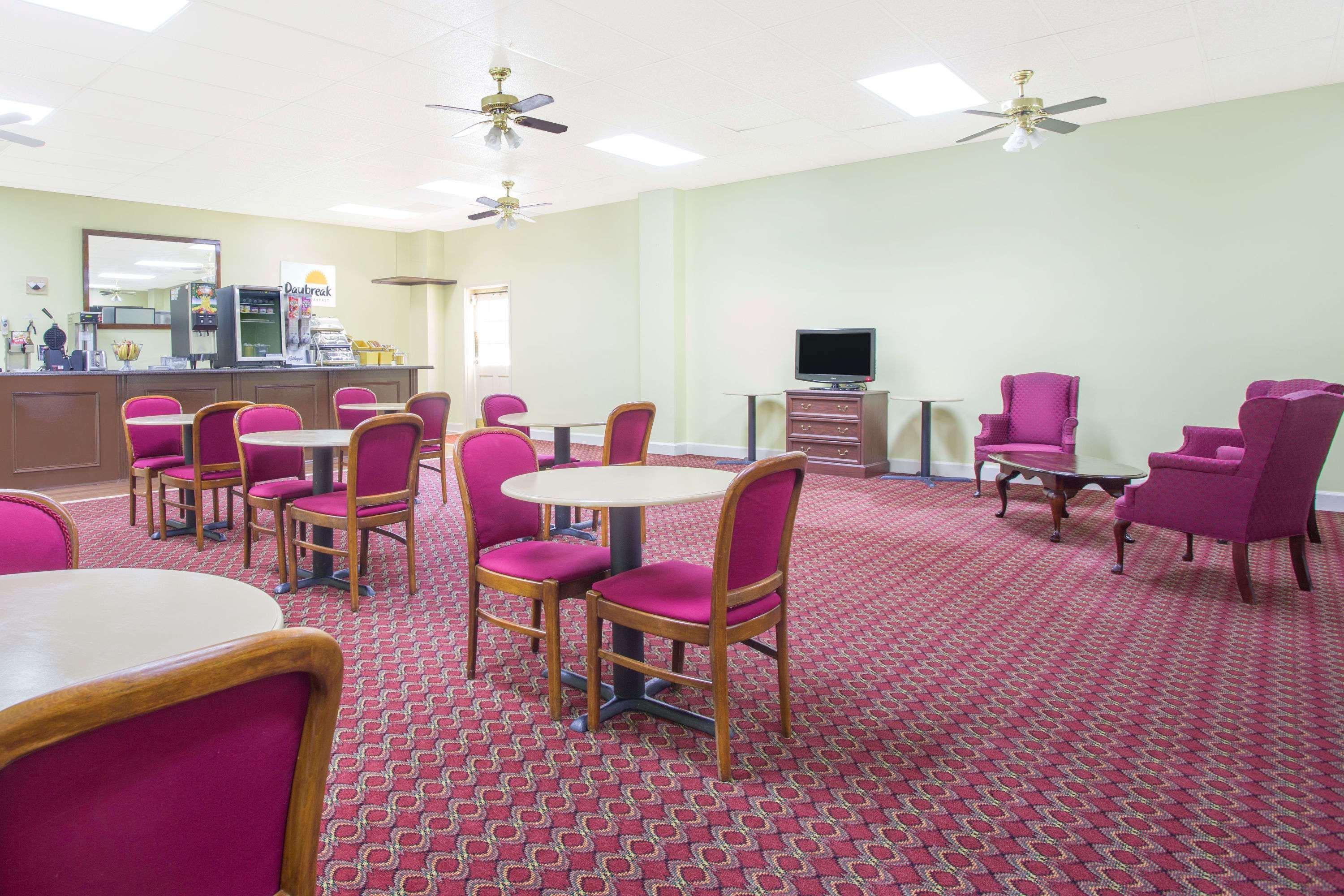 Days Inn Milledgeville Exterior photo