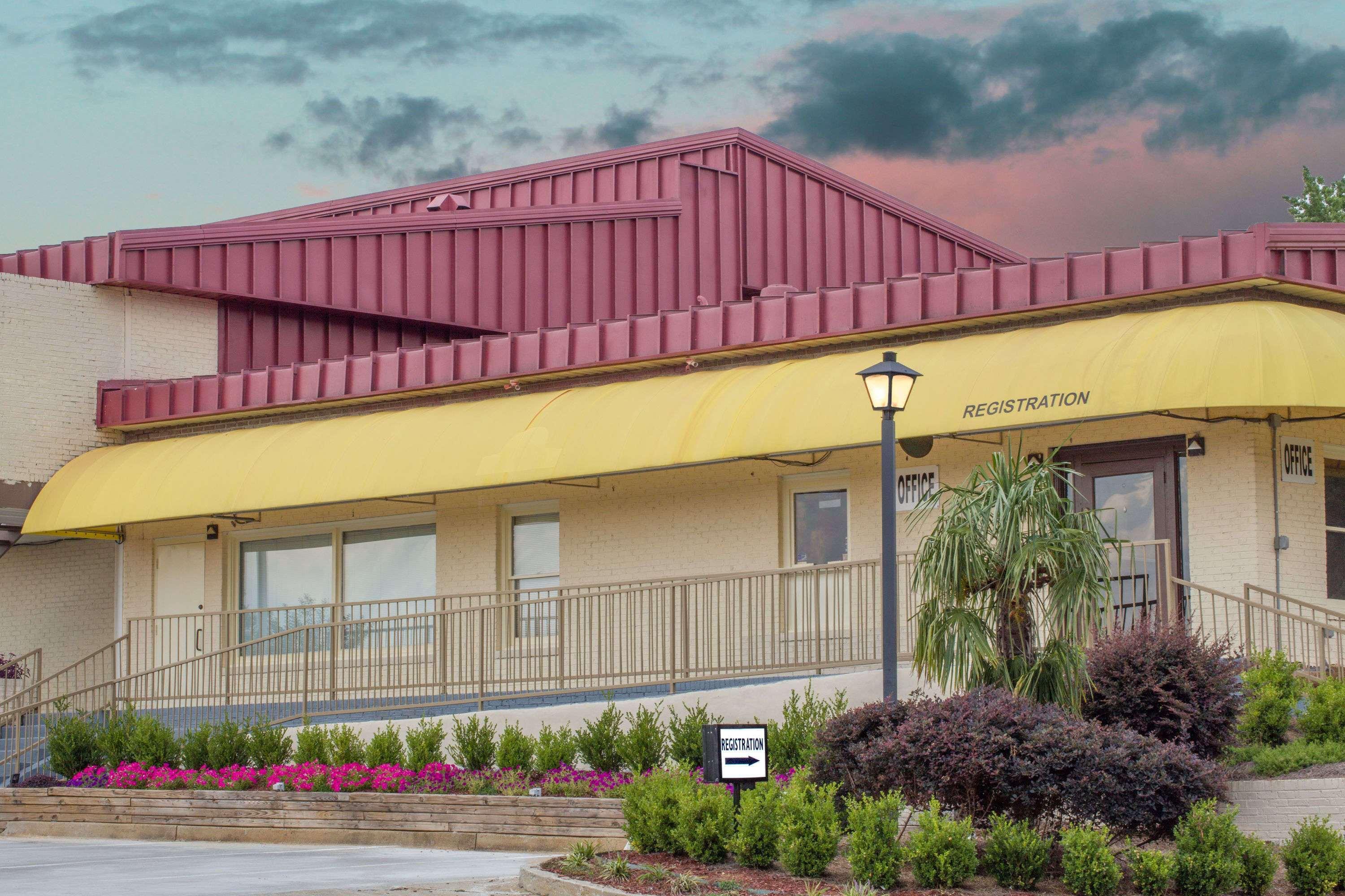 Days Inn Milledgeville Exterior photo